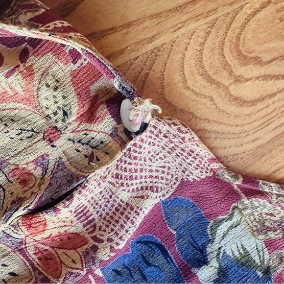 Spell Bound Floral Maxi Dress made in Dubai, United Arab Emirates (size L) - Picture 6 of 7